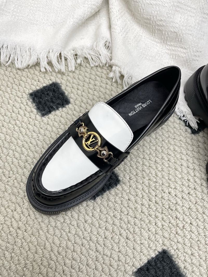 l0vis Vvtt0n loafers